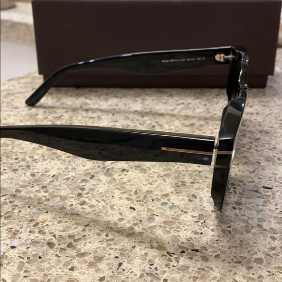 TOM FORD BRAND NEW SUNNIES - Picture 5 of 7